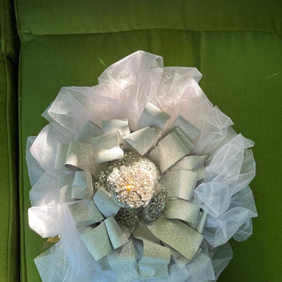 New, Beautiful hand crafted wedding bouquet. White/pearl colored peonies - Picture 7 of 9